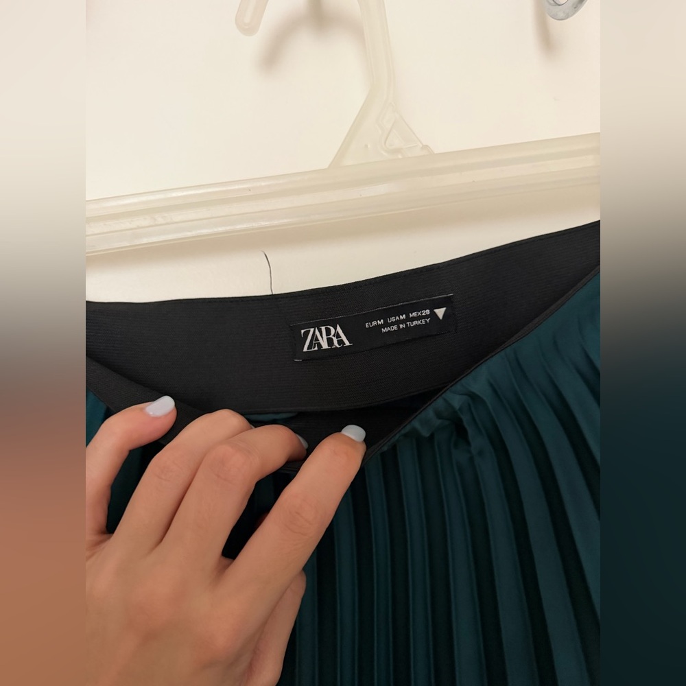 Zara Dark Green pleated skirt - Picture 4 of 4